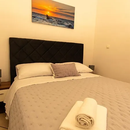 Tres Jolie Near Theatre & Appartement Split