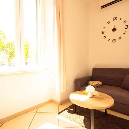 Apartment Tres Jolie Near Theatre & Split