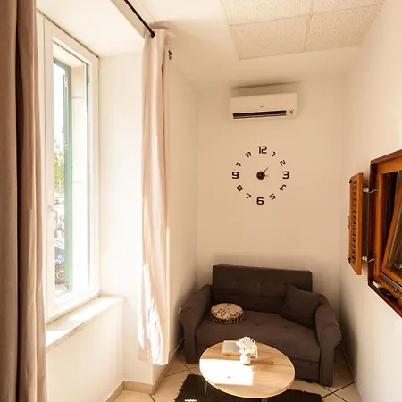 Tres Jolie Near Theatre & Apartment *