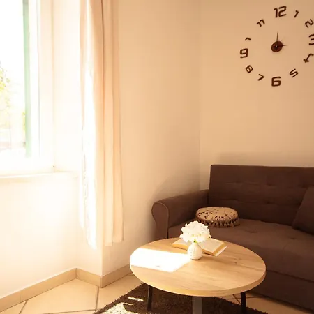 Tres Jolie Near Theatre & Appartement *
